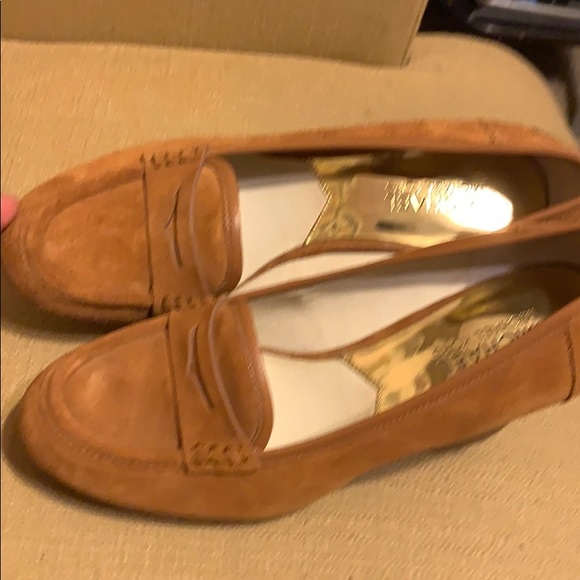 Never worn shoes - Picture 2 of 4